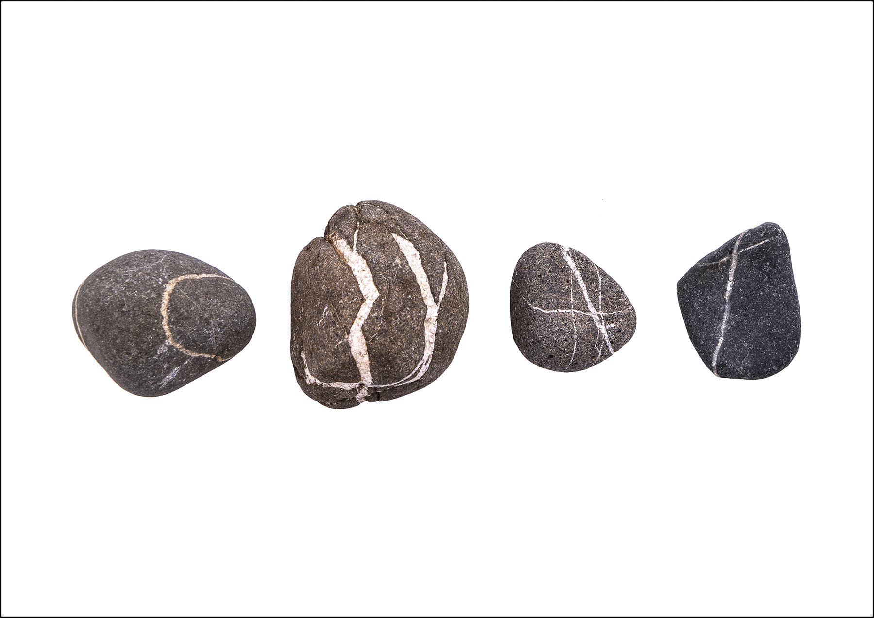 Pebble markings form the letters C U N and T spelt out on pebbles 